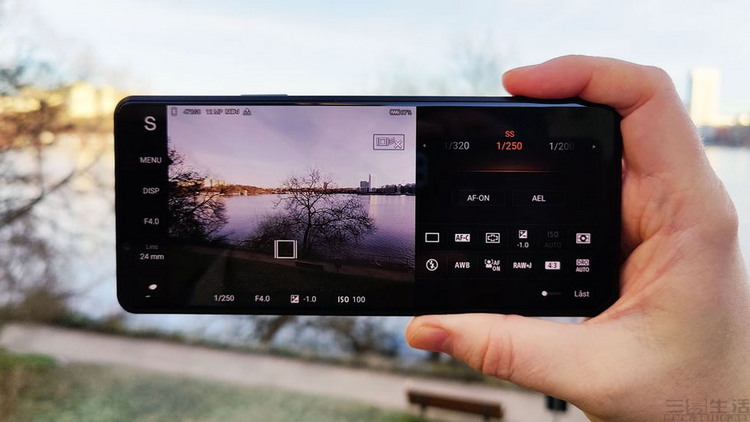 “复活”的手机拍照按钮,新设计真就更好用吗 “复活”的手机拍照按钮,新设计真就更好用吗