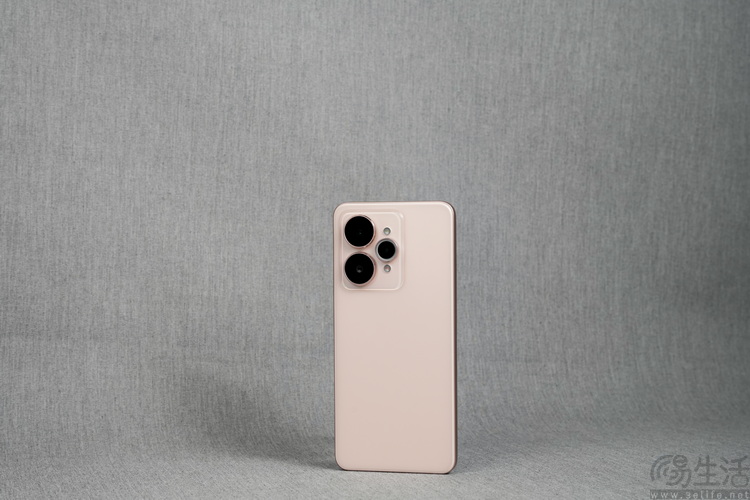 真我15首发评测:年轻人的娱乐平权神器 真我15首发评测:年轻人的娱乐平权神器