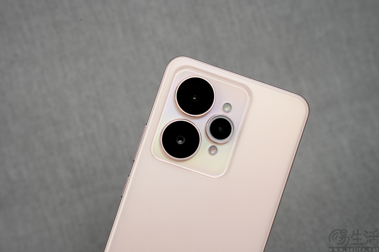 真我15首发评测:年轻人的娱乐平权神器 真我15首发评测:年轻人的娱乐平权神器