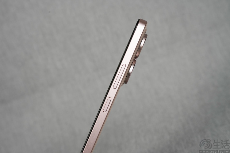 真我15首发评测:年轻人的娱乐平权神器 真我15首发评测:年轻人的娱乐平权神器