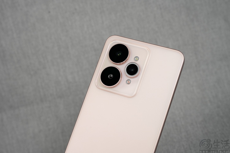 真我15首发评测:年轻人的娱乐平权神器 真我15首发评测:年轻人的娱乐平权神器