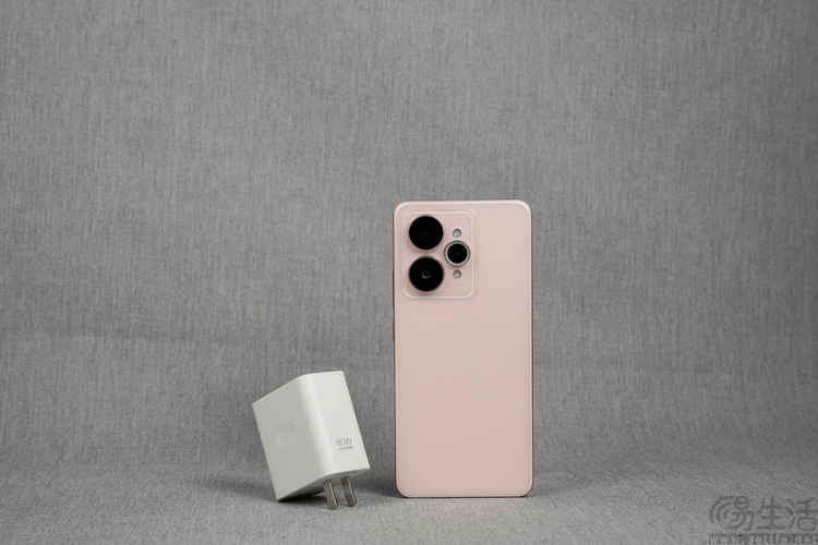 真我15首发评测:年轻人的娱乐平权神器 真我15首发评测:年轻人的娱乐平权神器