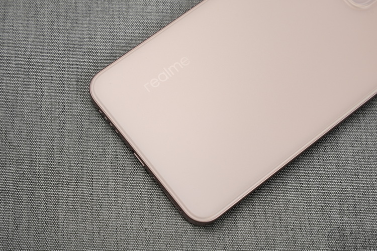 真我15首发评测:年轻人的娱乐平权神器 真我15首发评测:年轻人的娱乐平权神器