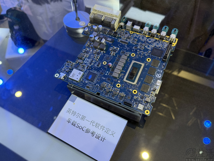 “抢跑”下一代架构，英特尔为了车载市场，拼了