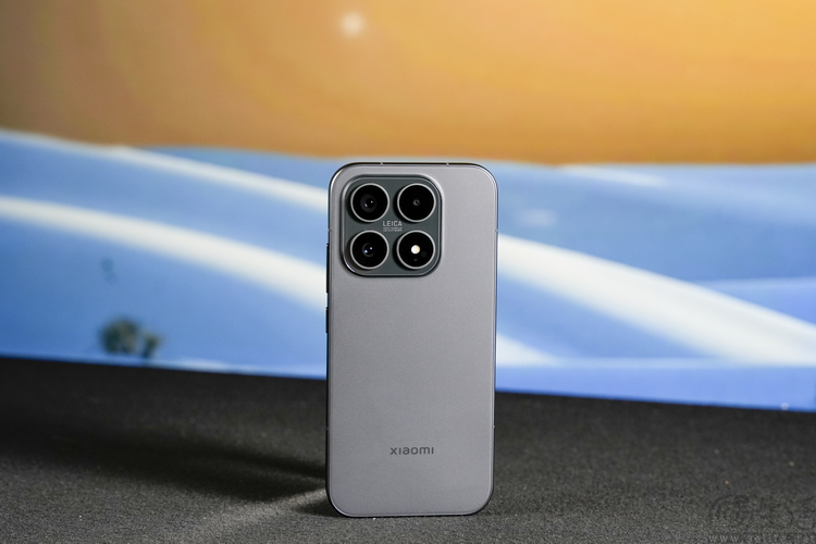 小米17系列市场表现不俗，整体订单较上代增加